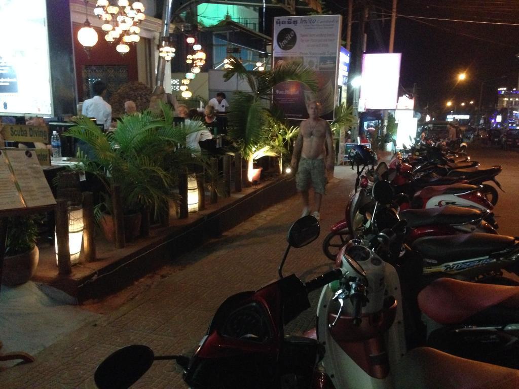 Invito Guesthouse Sihanoukville Exterior photo