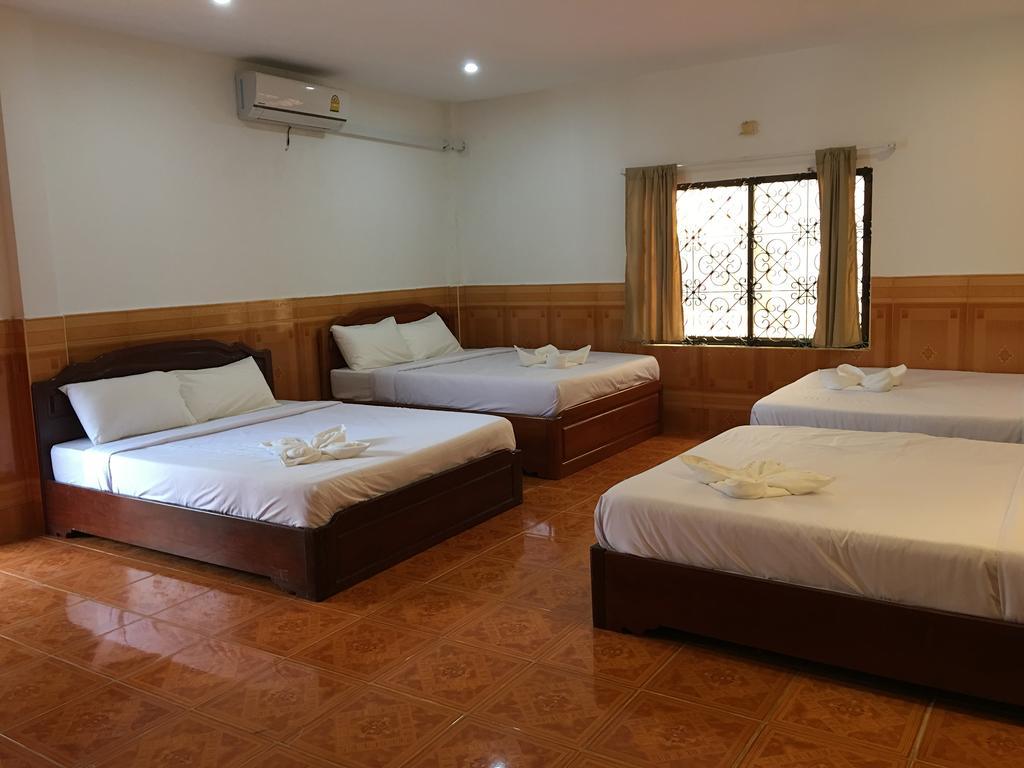 Invito Guesthouse Sihanoukville Exterior photo
